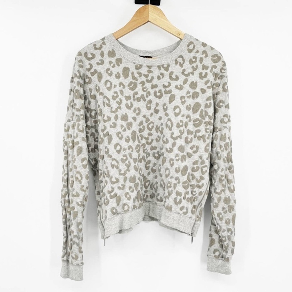 RAILS Pullover leopard sweatshirt with zippers